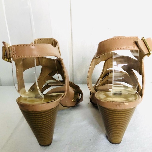 COSMOPOLITAN WOMENS STRAPPY SANDALS SIZE 8M - Picture 5 of 7